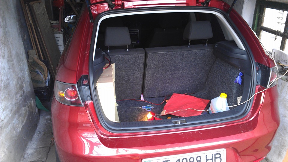 Сабвуфер Стелс у Seat Ibiza Sport 2.0 5