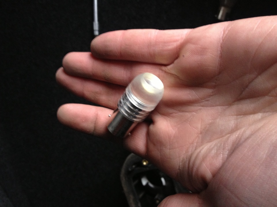 Заміна лампочки заднього ходу на LED 3