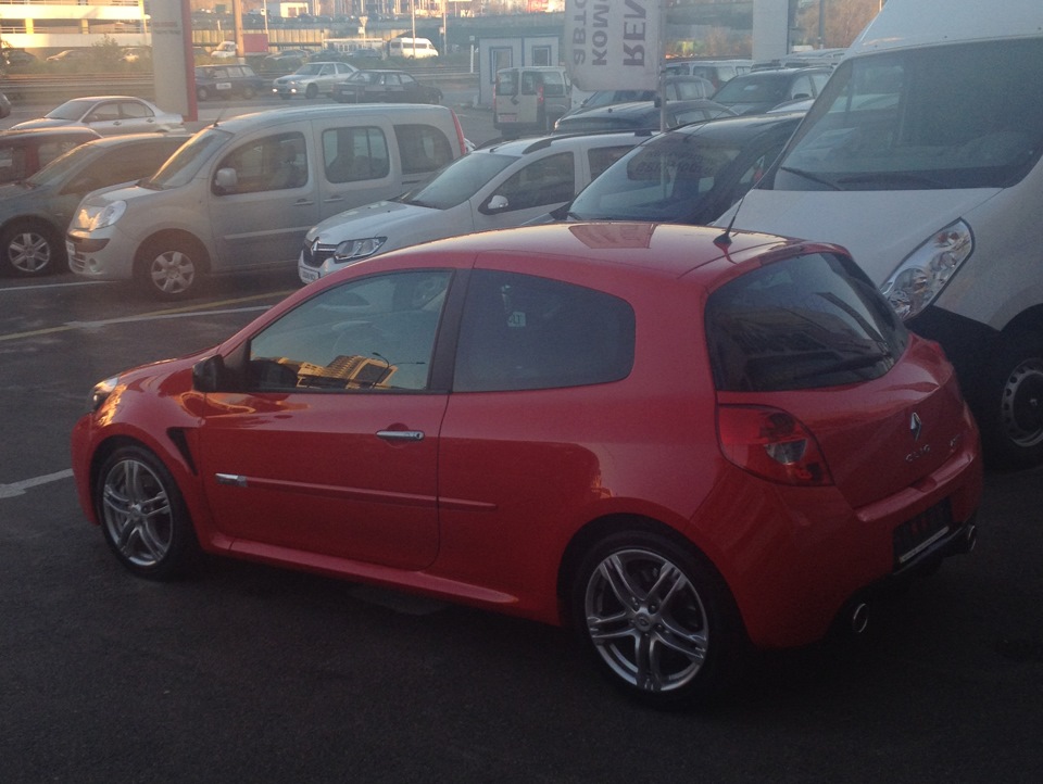 Продали останню Clio RS в Україні 1