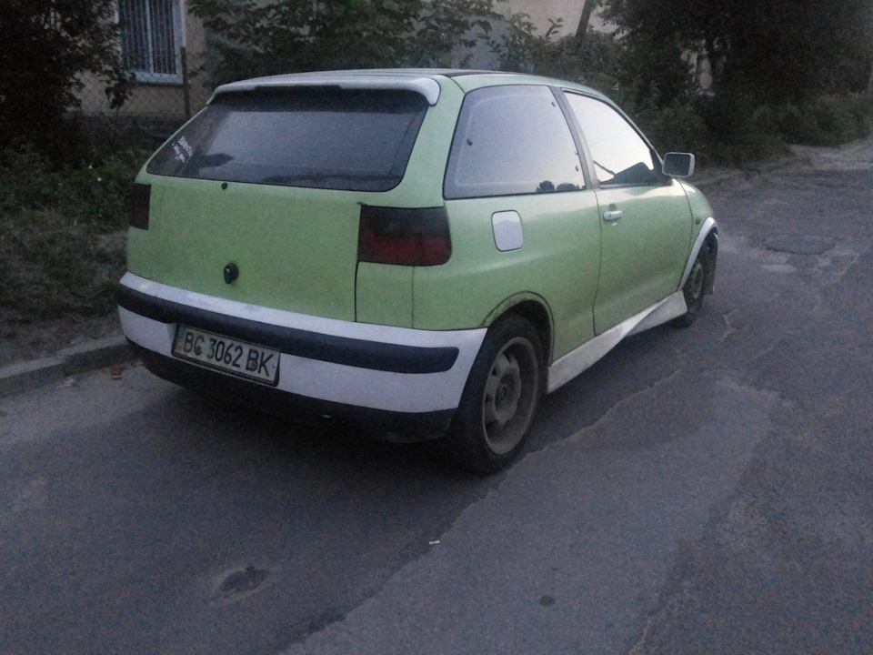 Задній бампер SEAT Ibiza 2 4