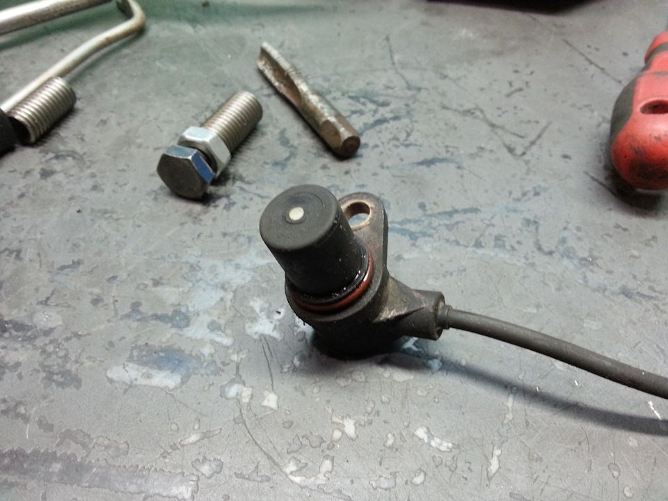 Не заводиться вранці на холодну. 16706 - engine speed sensor (G28) 2