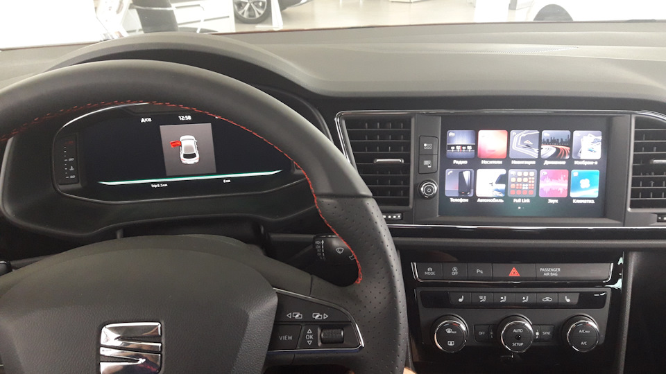 В Одесу завезли Seat LEON із цифровим приладдям. 2