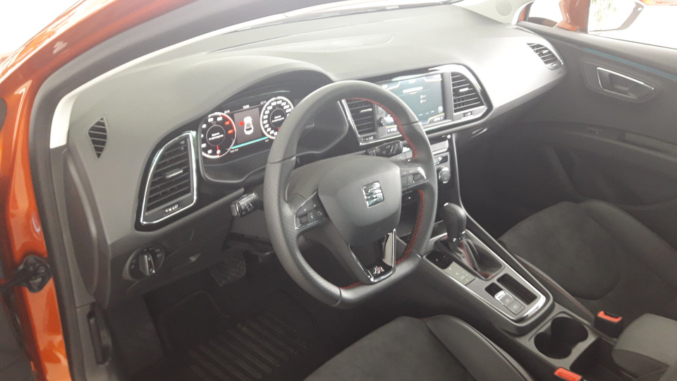 В Одесу завезли Seat LEON із цифровим приладдям. 3