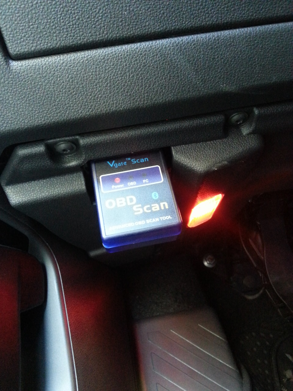 OBD II Bluetooth auto diagnostic scanner 1