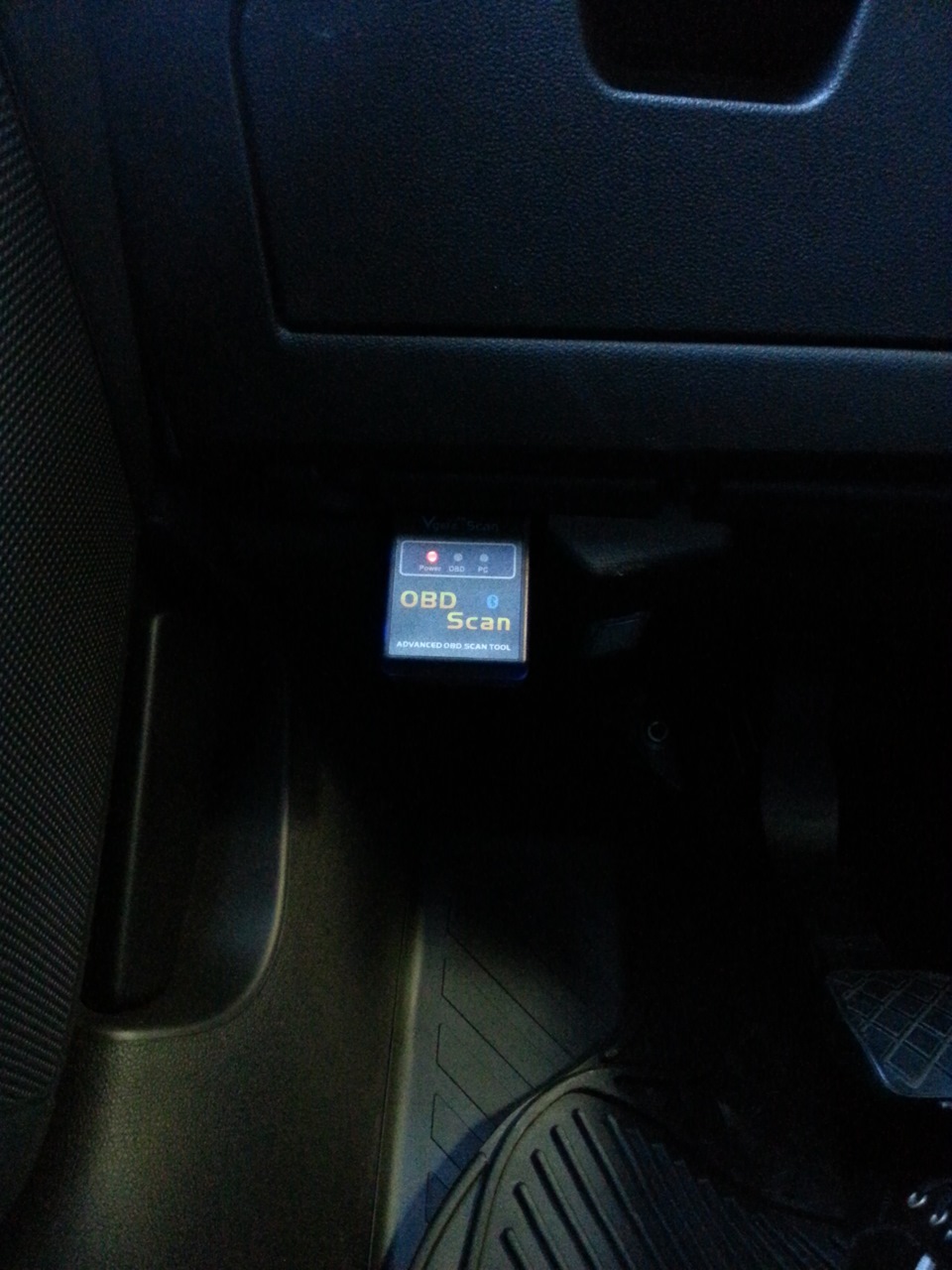 OBD II Bluetooth auto diagnostic scanner 2