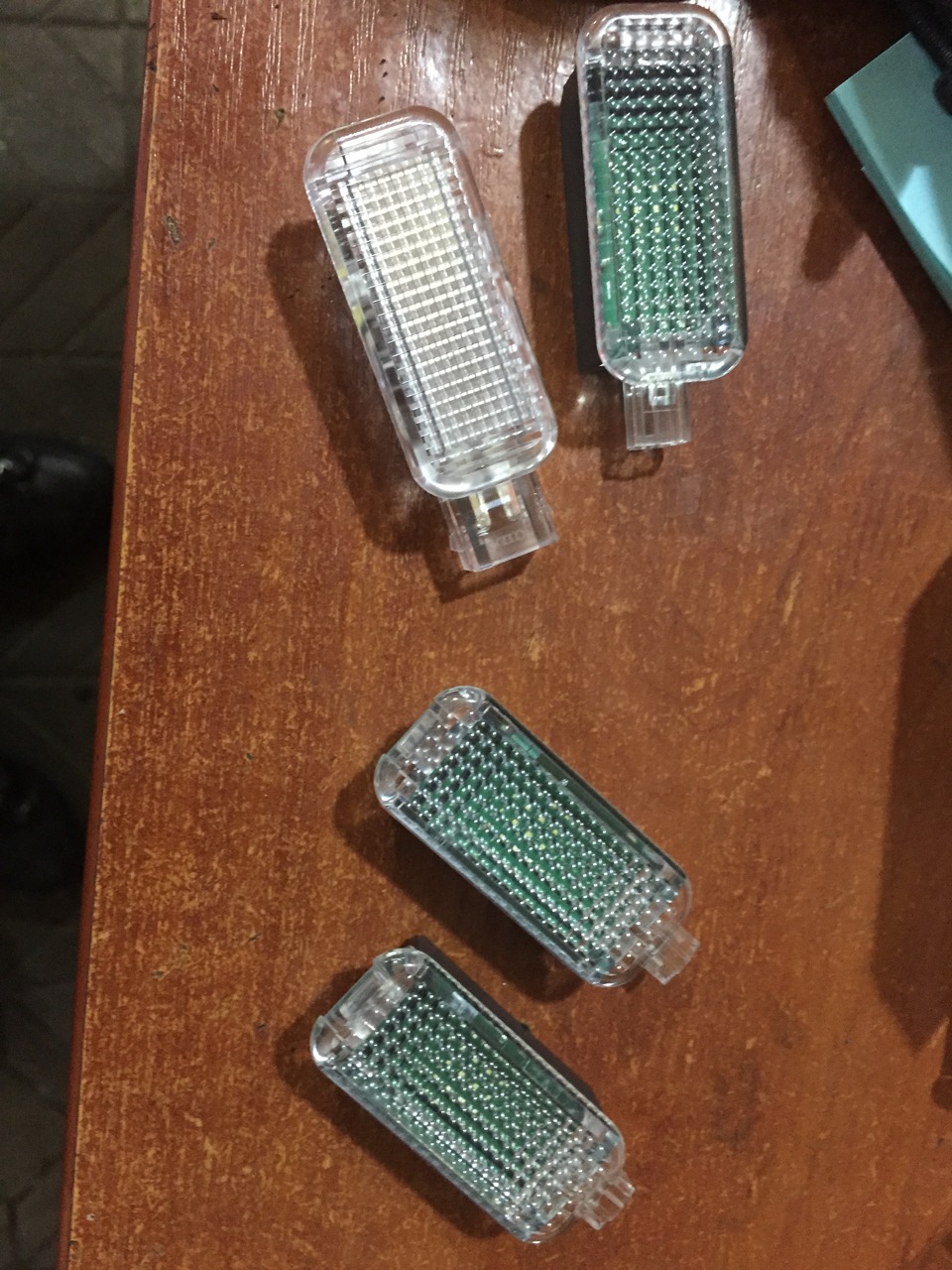 Оригінальне Led підсвічування простору ніг передніх пасажирів, бардачку та багажника 2