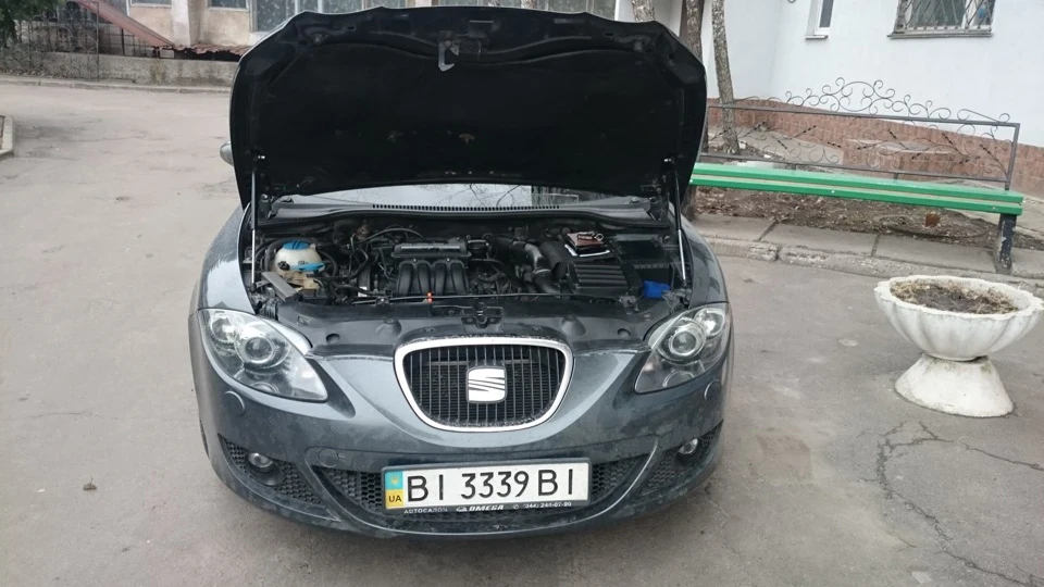 Газові упори капота