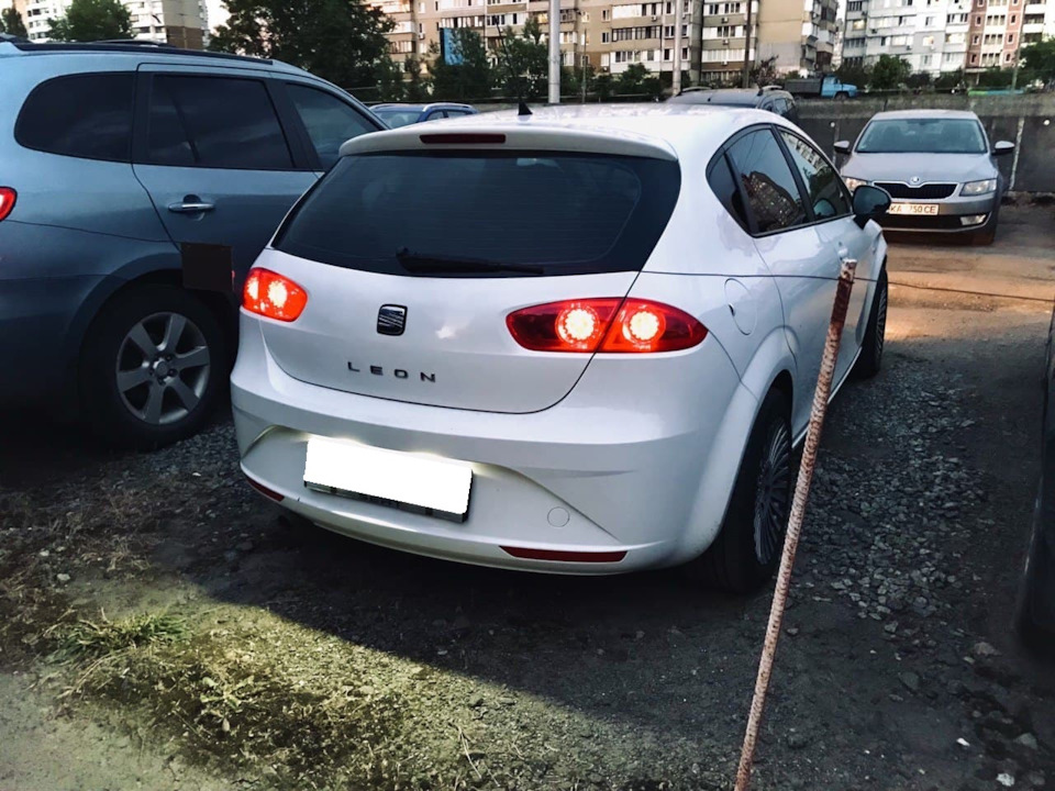 Габарити та підсвічування номерного знака 5