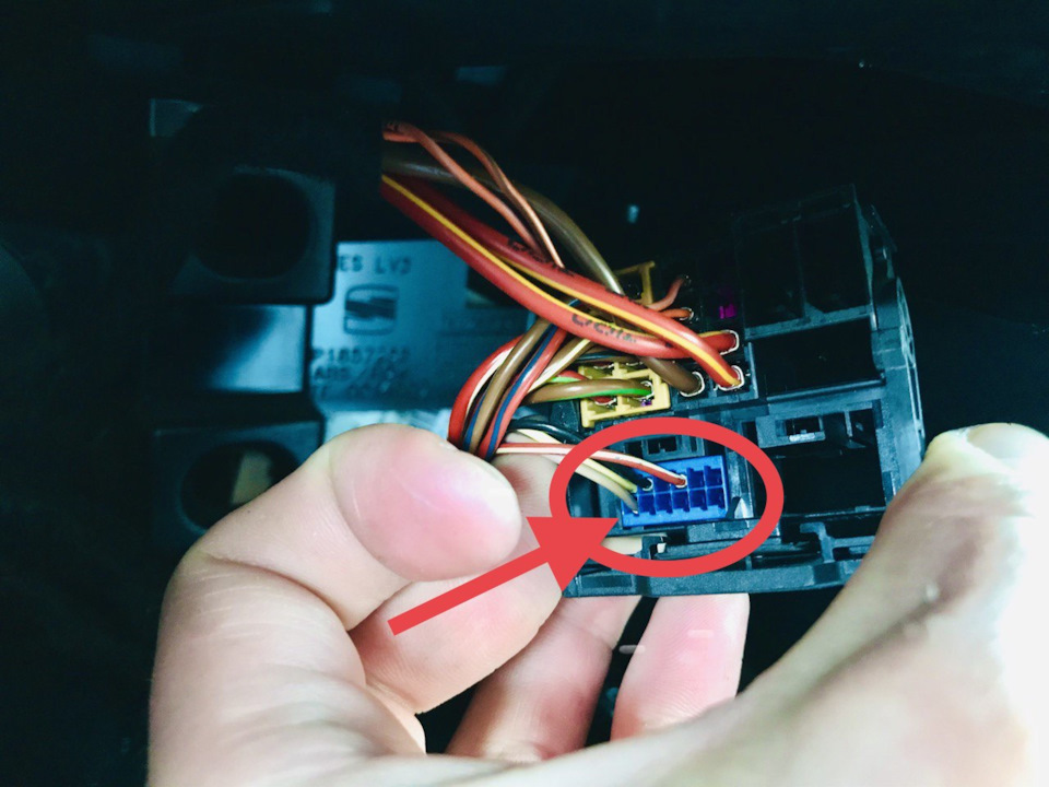 У штатну RCD310 - Bluetooth замість AUX 4