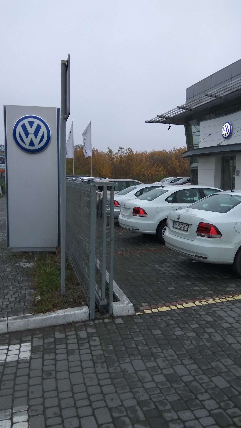 Заїхав до оф дилеру Volkswagen на заміну термостата. 2