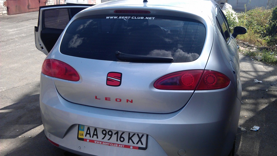 Літера LEON в аракалі 3