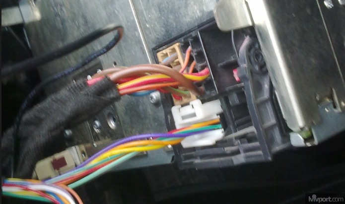Перший подарунок: USB, SD-card, iPod, bluetooth 3