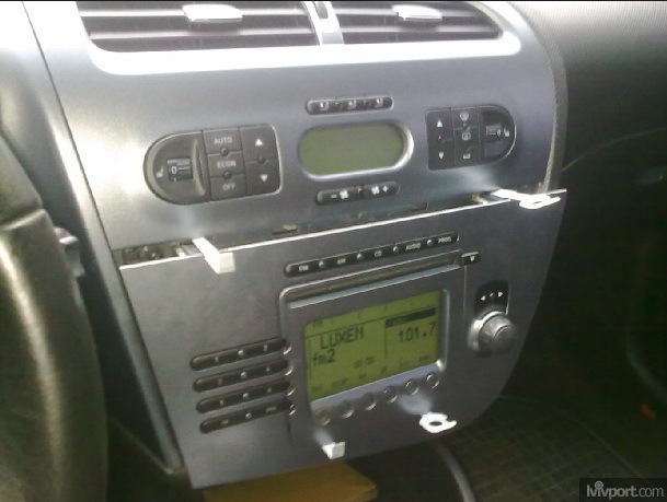 Перший подарунок: USB, SD-card, iPod, bluetooth 2