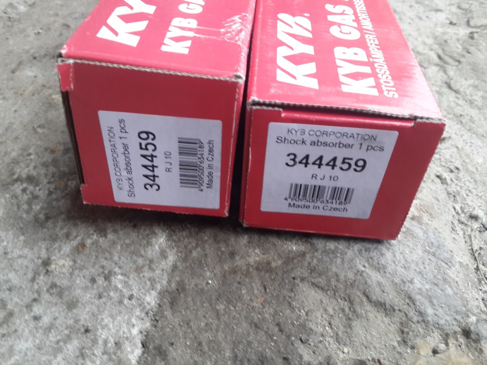 Продам пару нових аміків KAYABA 344459 2