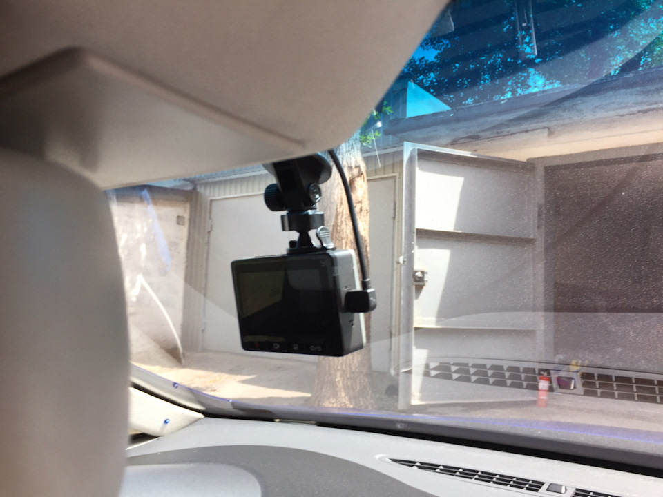 Встановив реєстратор Xiaomi Yi Smart Dash camera 4