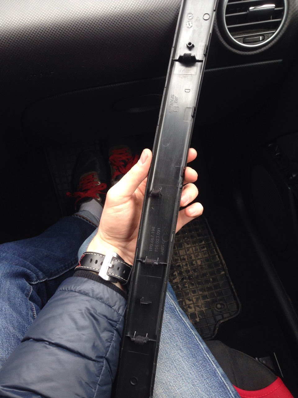 Рукожопі SEATодяги, або жлобський WAG. Забираємо скрипи в салоні. 1