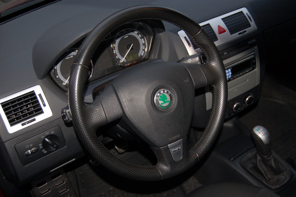 Продам свої передні сидіння та rs-не кермо 4