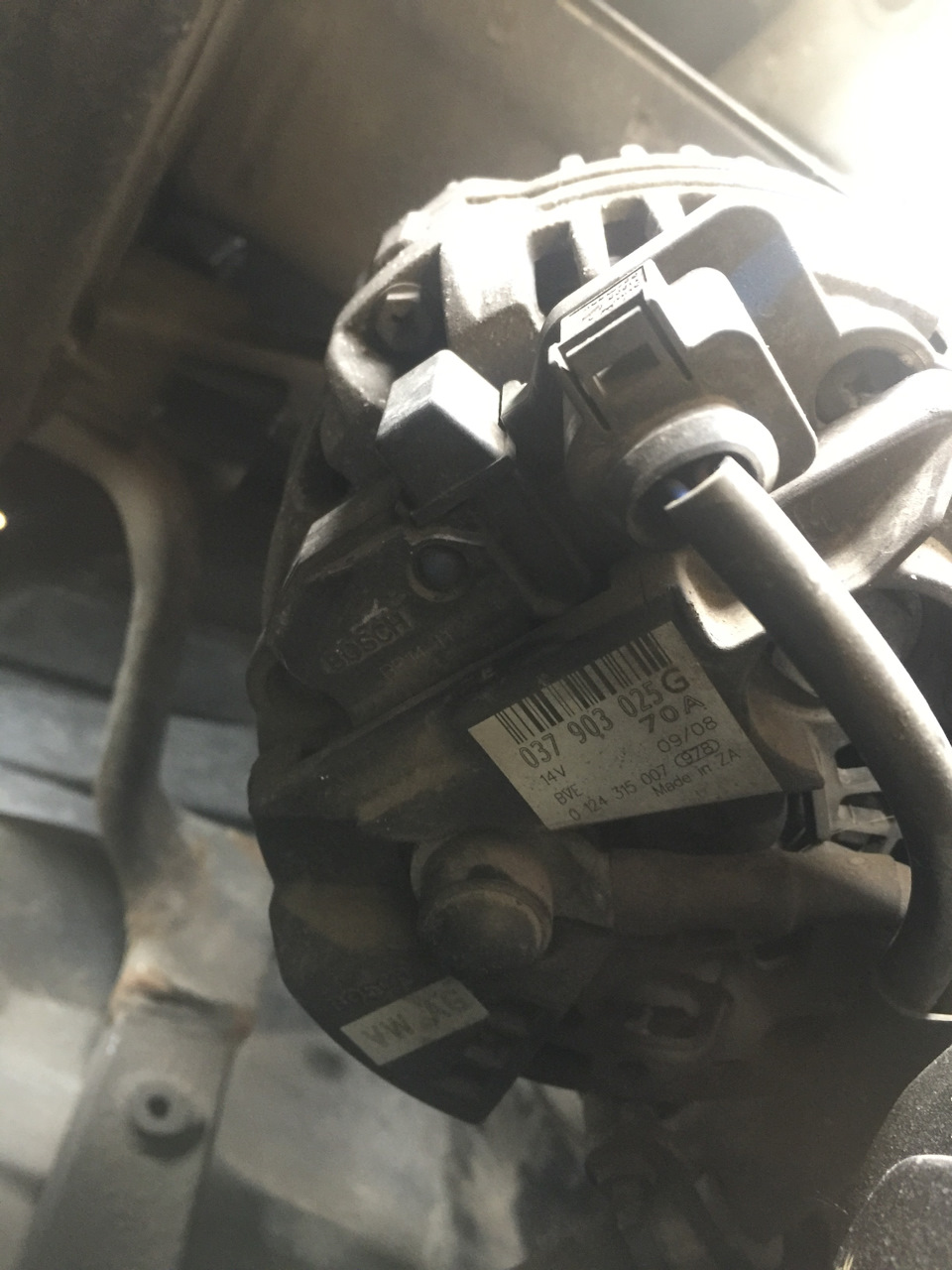 Заміна підшипників на генераторі 0124315007 (978) або 037903025G Bosch 2