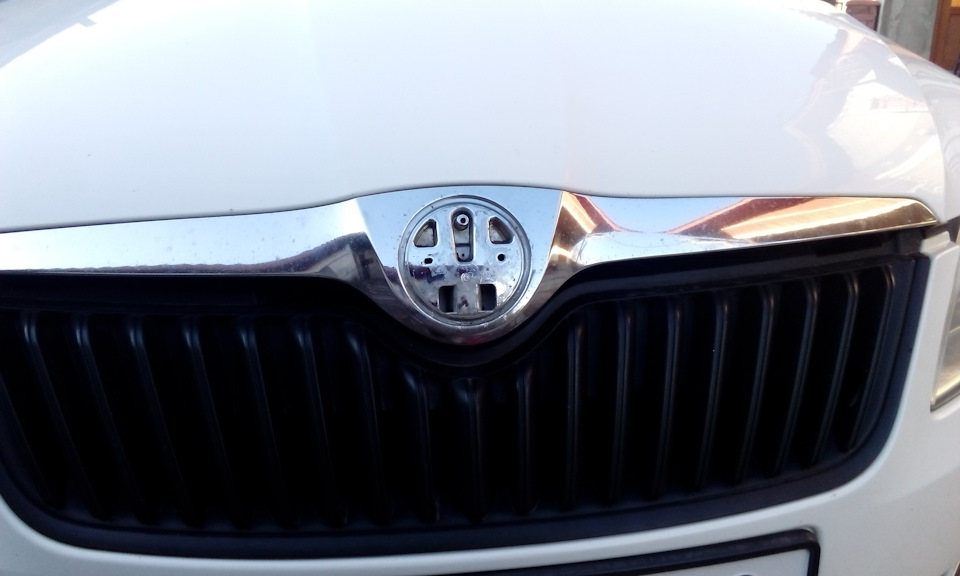 заміна емблеми Skoda 2