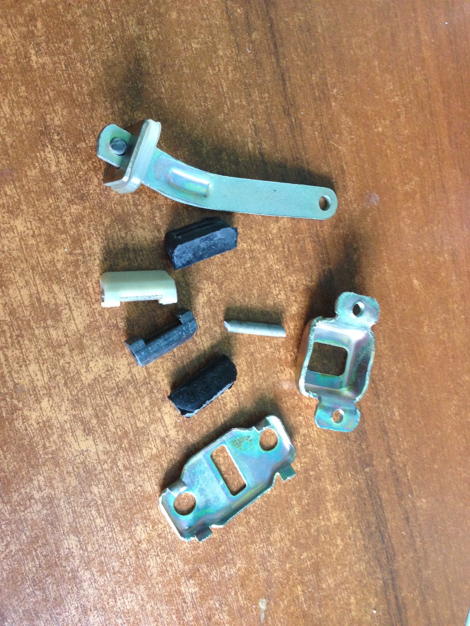 Ремонт фіксатора вдительських дверей 1