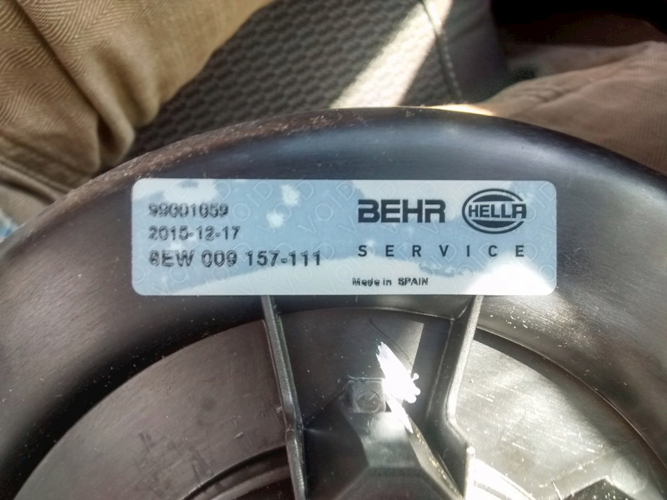 Моторчик пічки, Fabia mk1 (таки психанул - BEHR-HELLA 8EW 009 157-111) 4
