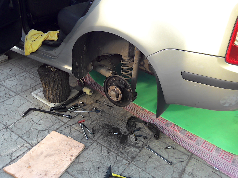 Заміна лівої стійки стабілізатора і тросів гальма стоянки 5
