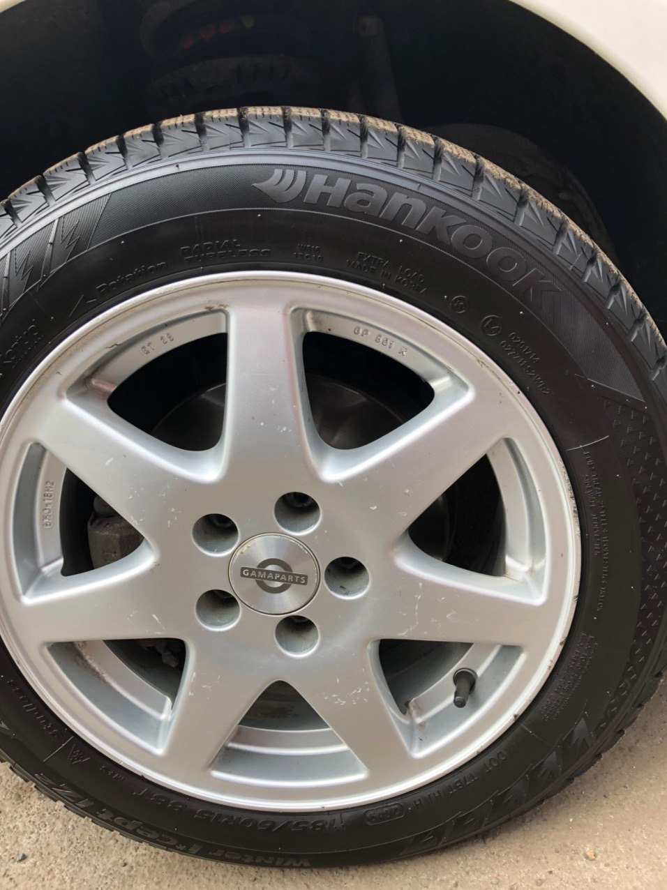 Зимова гума hankook icept iz2 w616 2