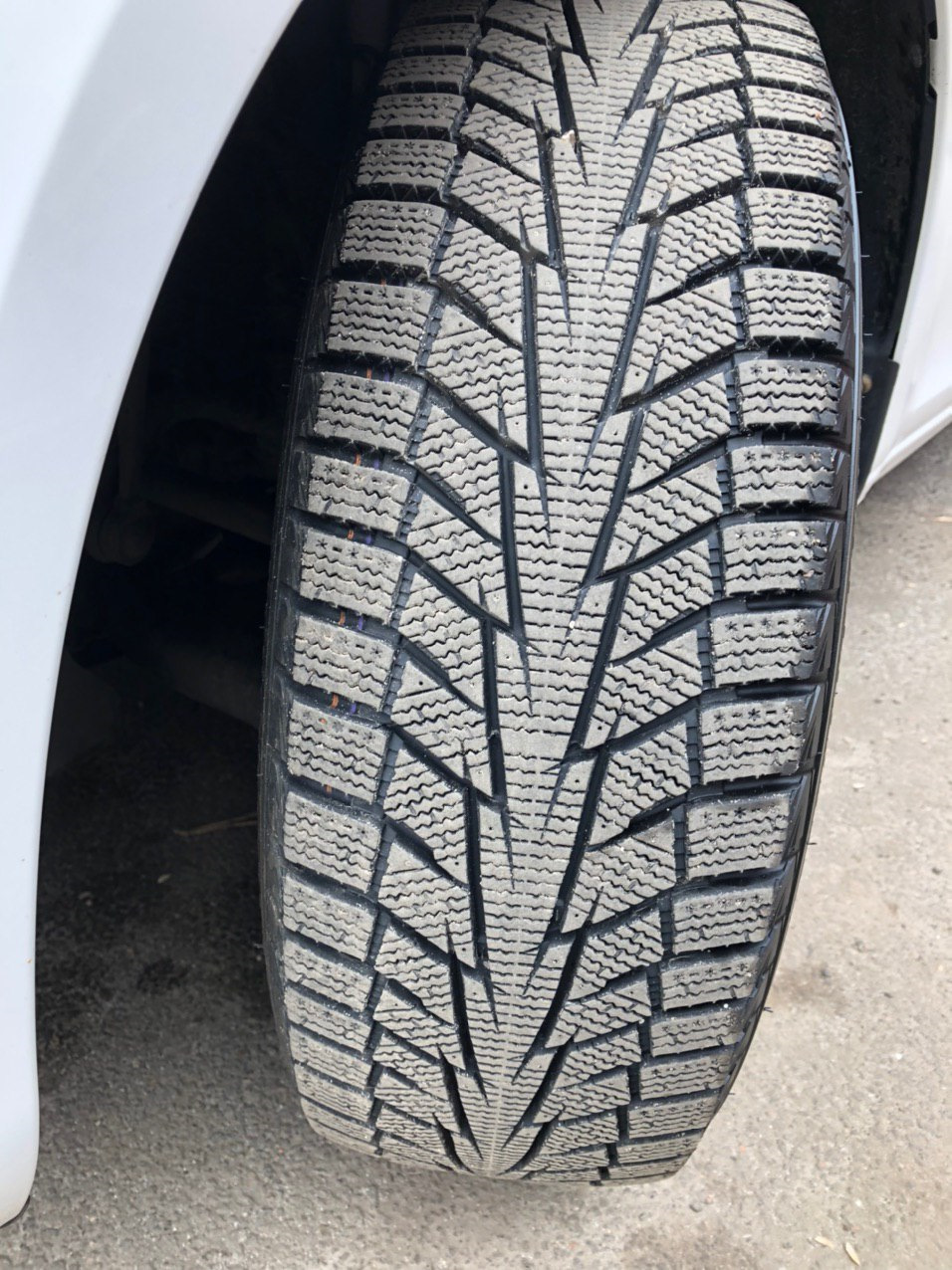 Зимова гума hankook icept iz2 w616 1