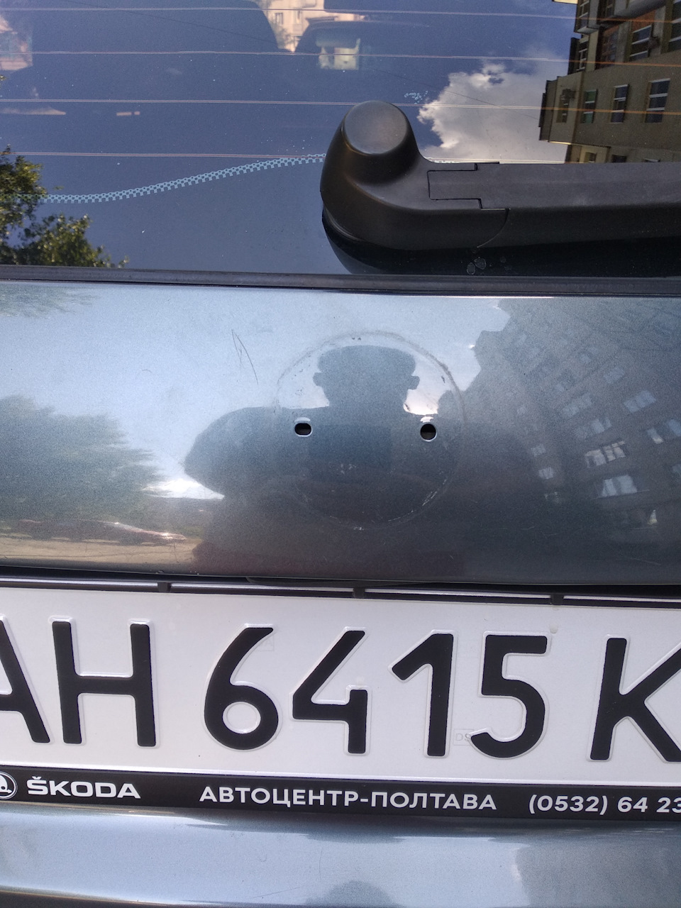 Заміна емблем Skoda 1