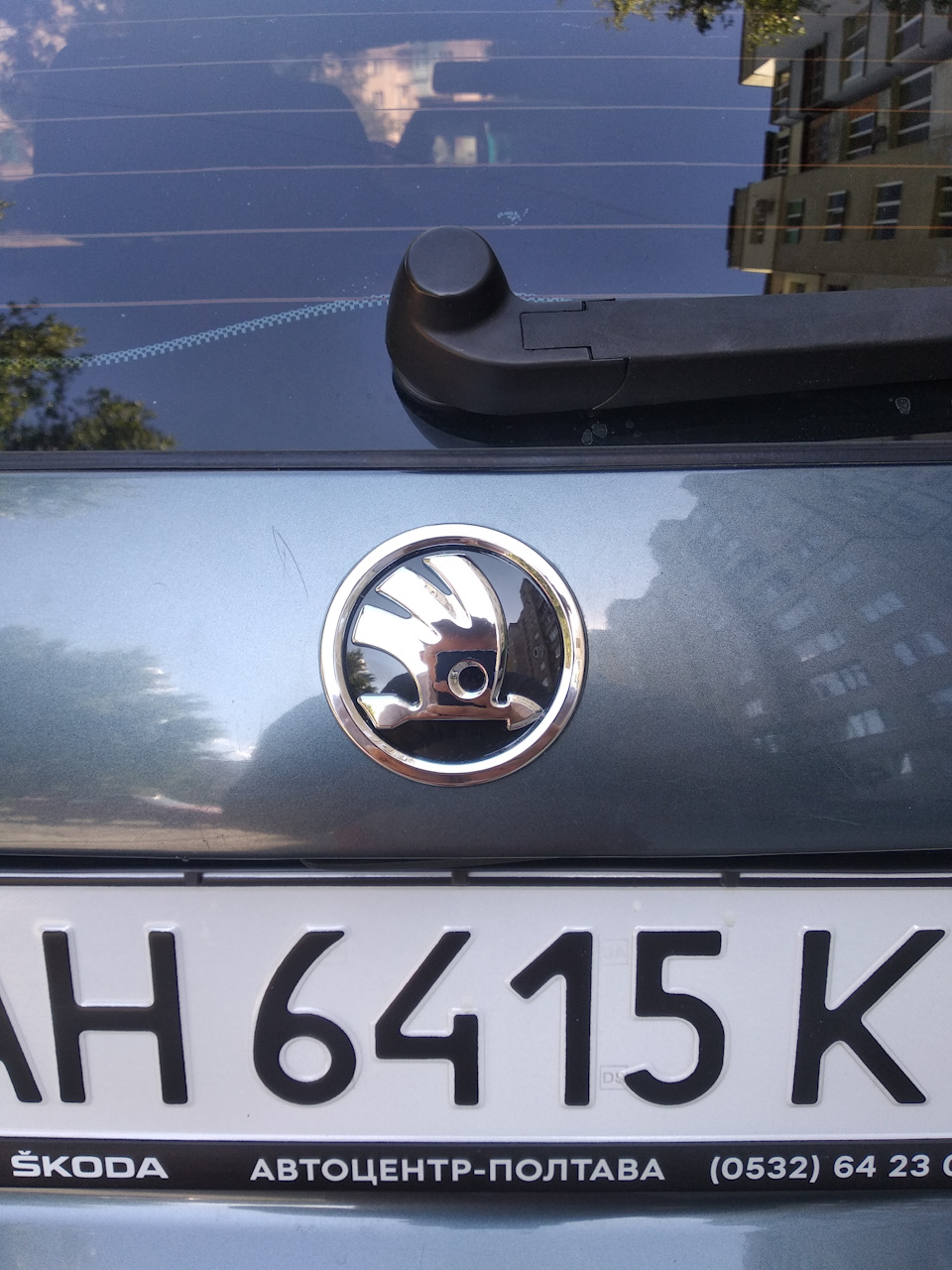 Заміна емблем Skoda 3