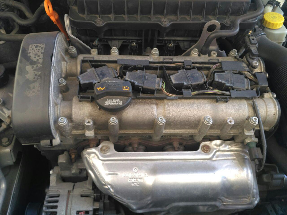 Декоративна кришка двигуна 036103925CD 2