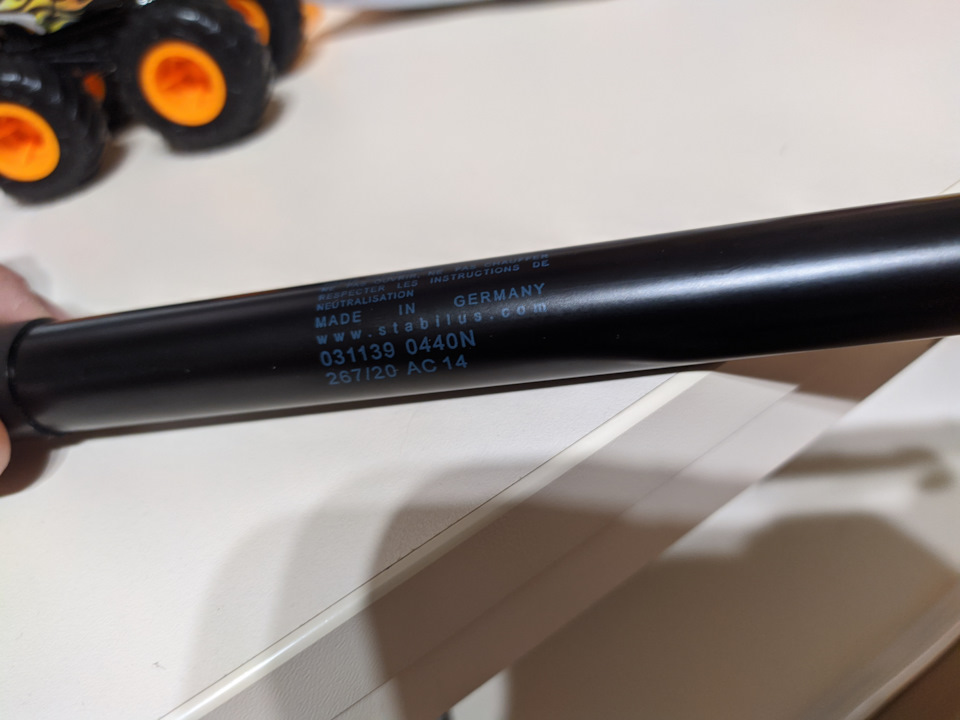 Газові упори дверей багажника OEM 5J6827550B 4
