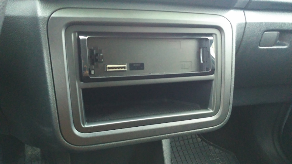 Встановлення магнітоли Skoda Fabia 2011 5