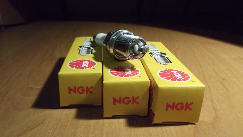Свічки запалювання NGK 2
