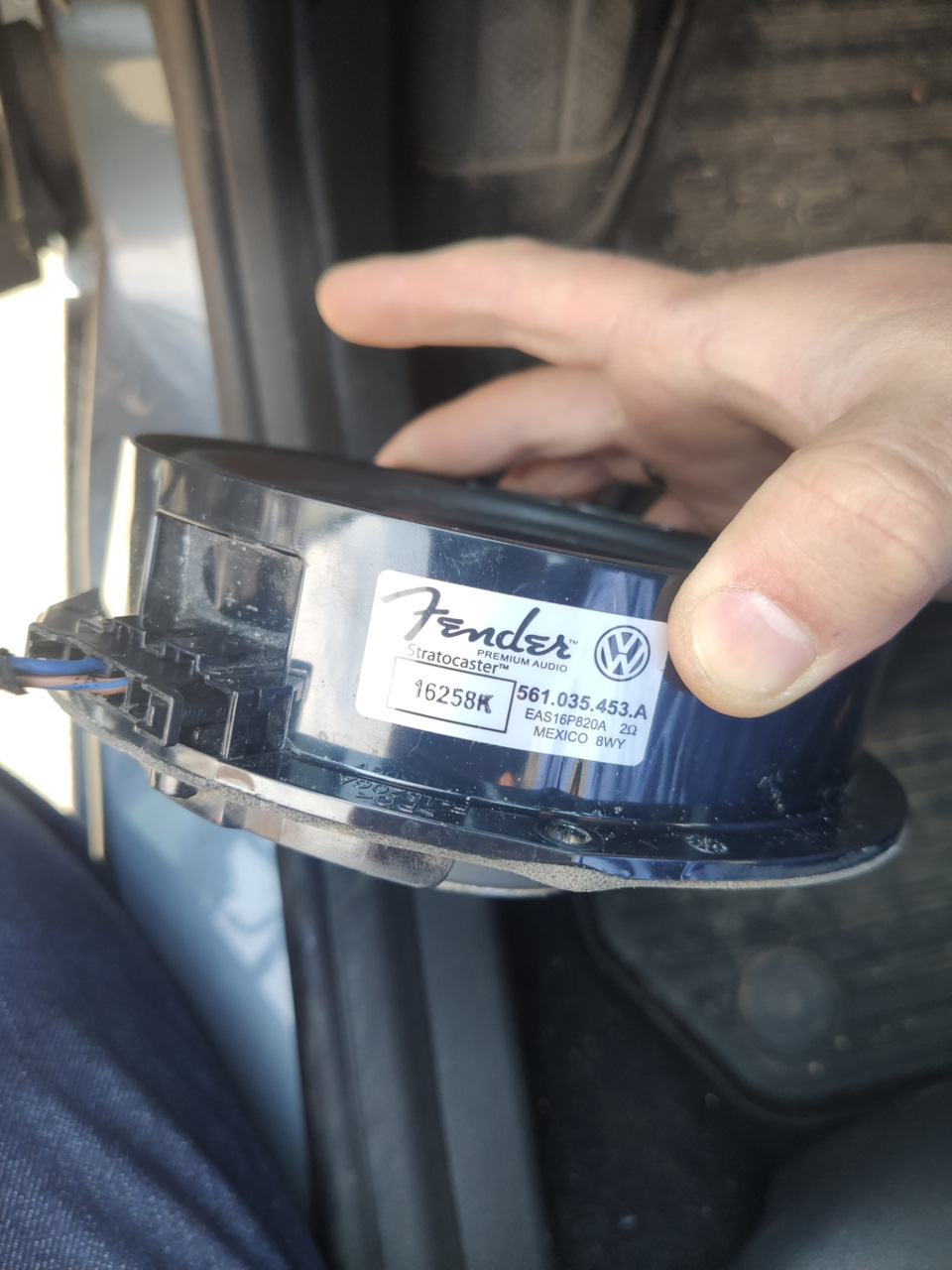 Ремонт проведення дверей водія та встановлення динаміків від Fender 2