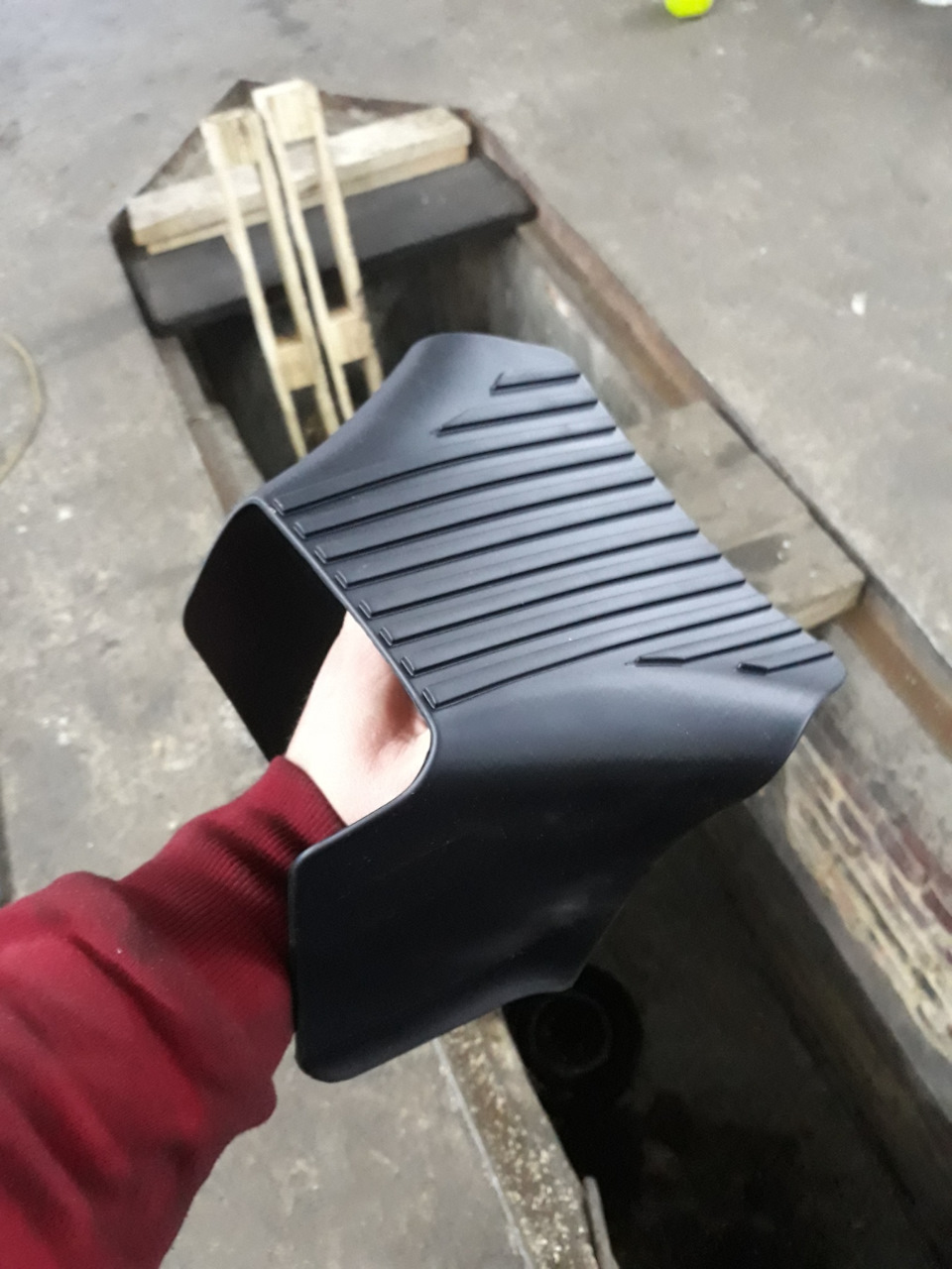 Килимок салону гумовий додатковий (VAG 6V0061580) та двірники) 5