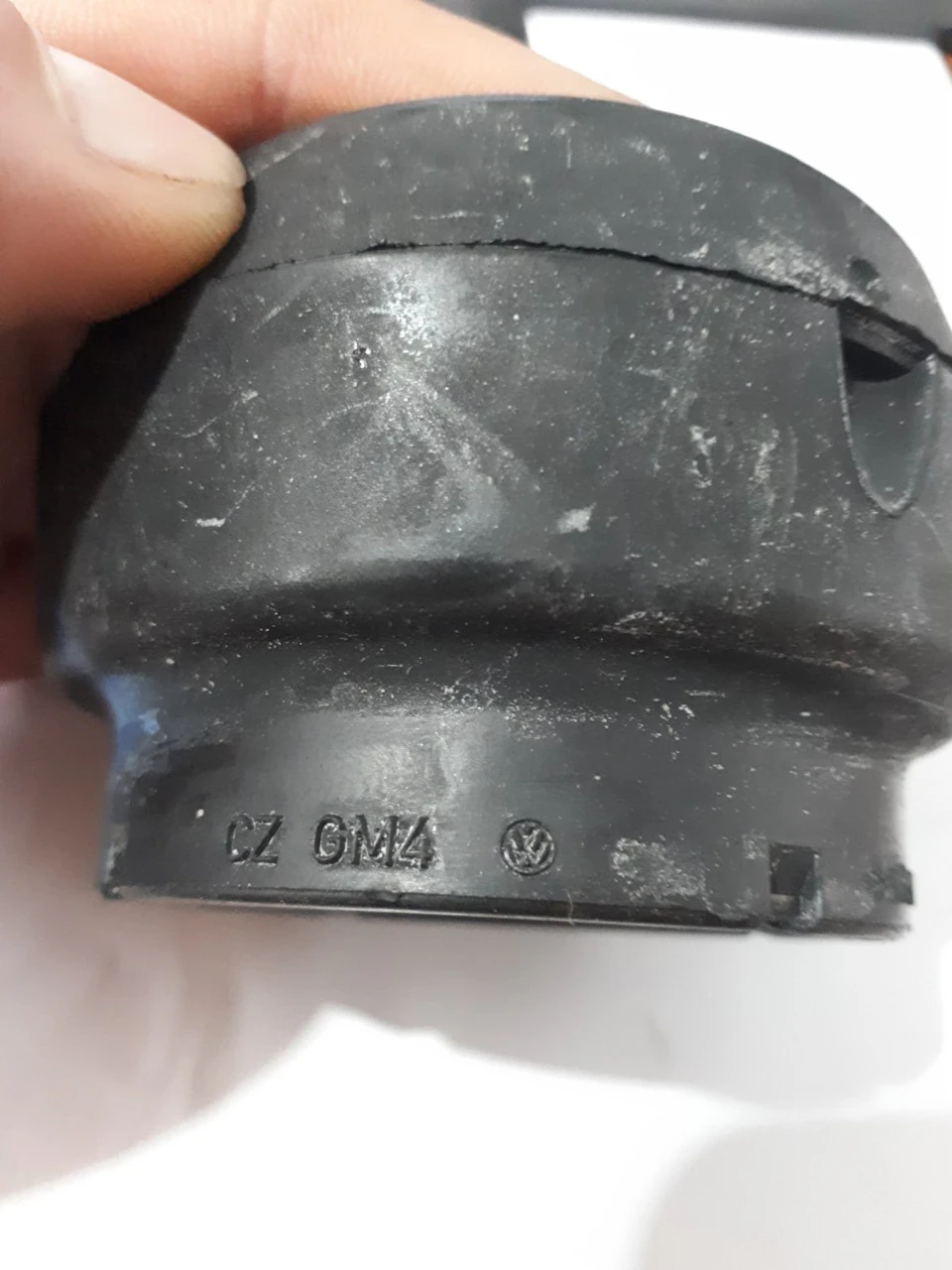 Опора переднього амортизатора 1J0412331C та опорних підшипників 6R0412249