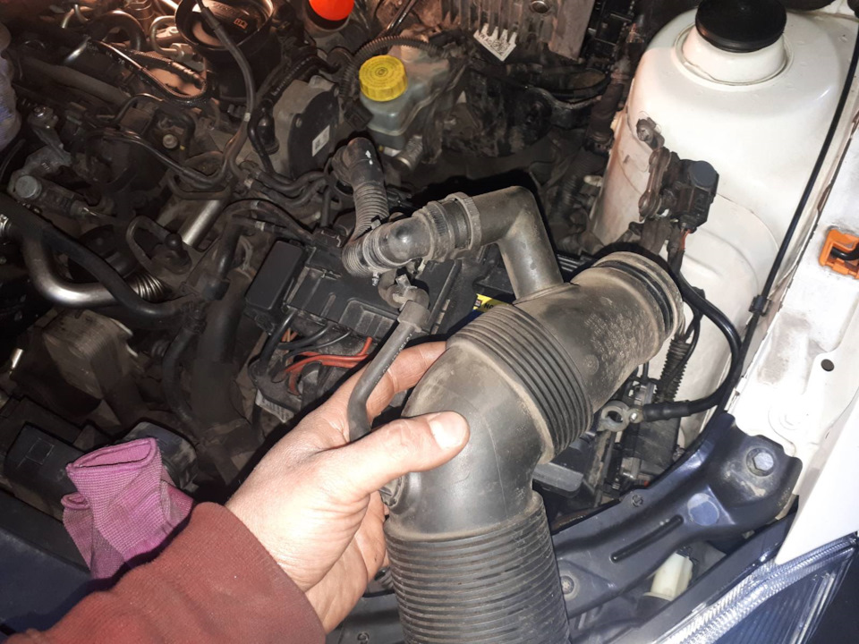 Заміна датчик тиску наддуву (03L198716 VAG Актуатор турбіни 1,6tdi) 5