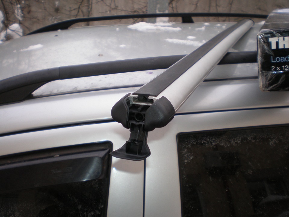 Поперечки на багажні рейлінги Thule AeroBar 4
