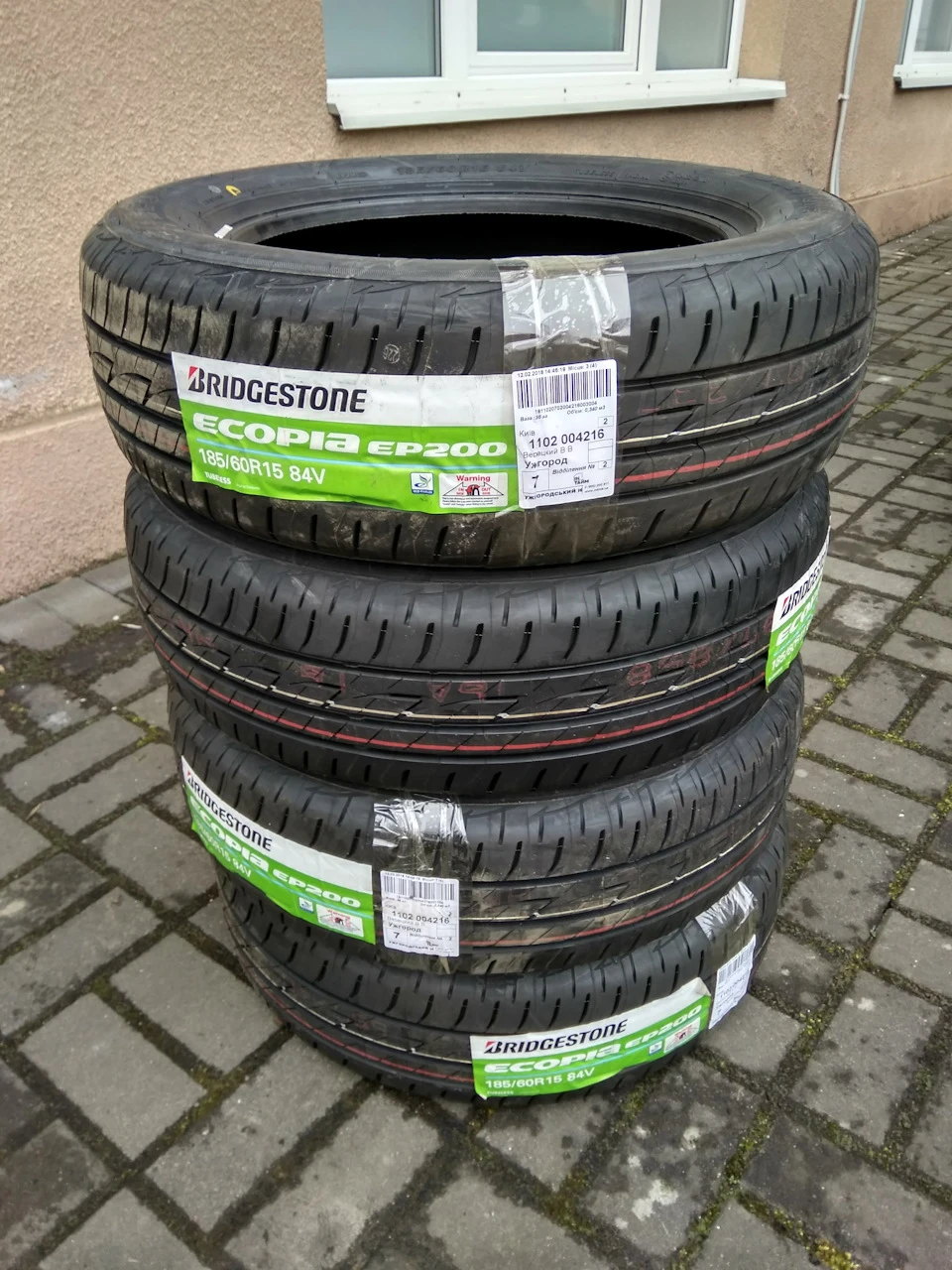 Bridgestone Ecopia EP200 185/60 R15 на літо.