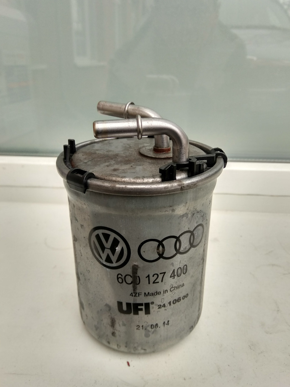 Заміна паливних фільтрів Filtron PP986/4 (VAG 6C0127400, UFI 2410600) та VAG 1K0201051E (UFI 3184500) 4
