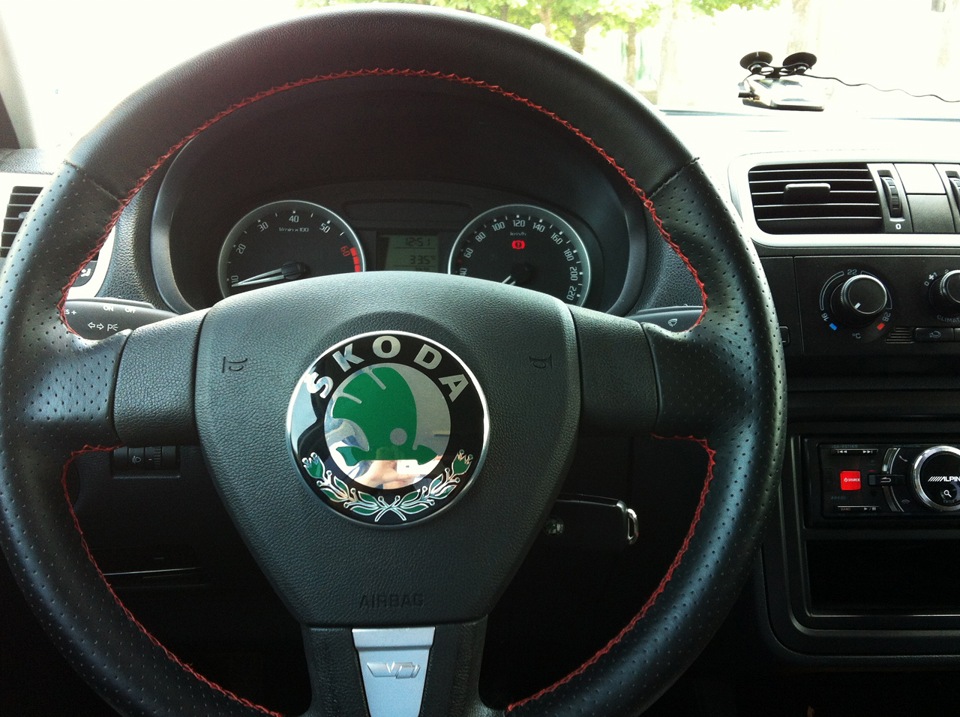 Нові емблеми Skoda 4