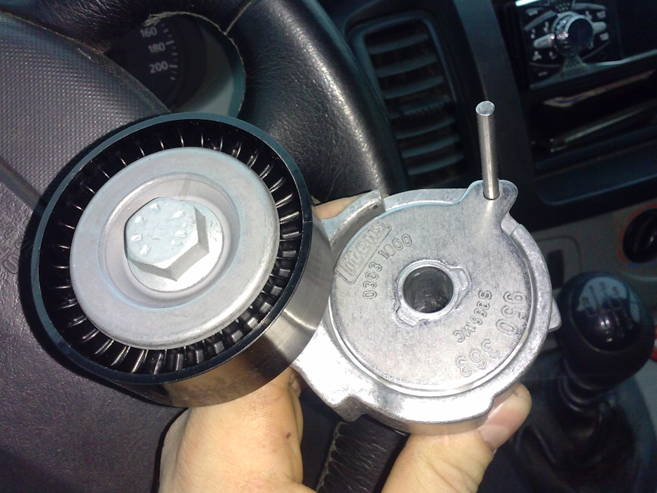 Натяжний з роликом SKF 2