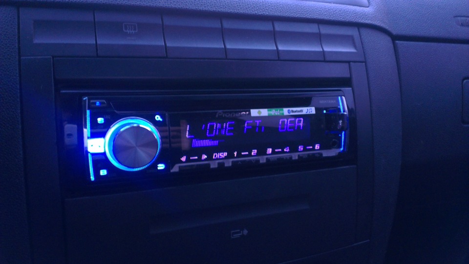 Pioneer DEH-X5600BT 4