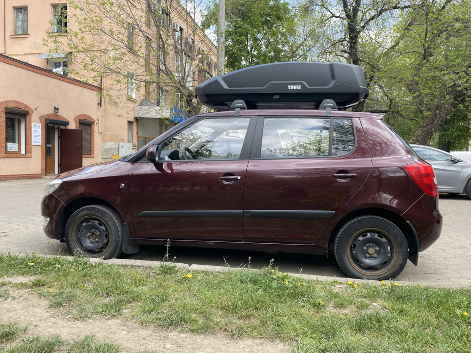 Бокс Thule Force XT M і поперечки Yakima Flush Bars 2