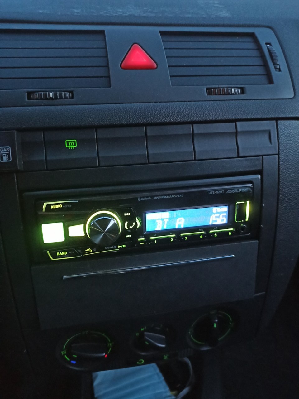 Alpine ute92bt 1