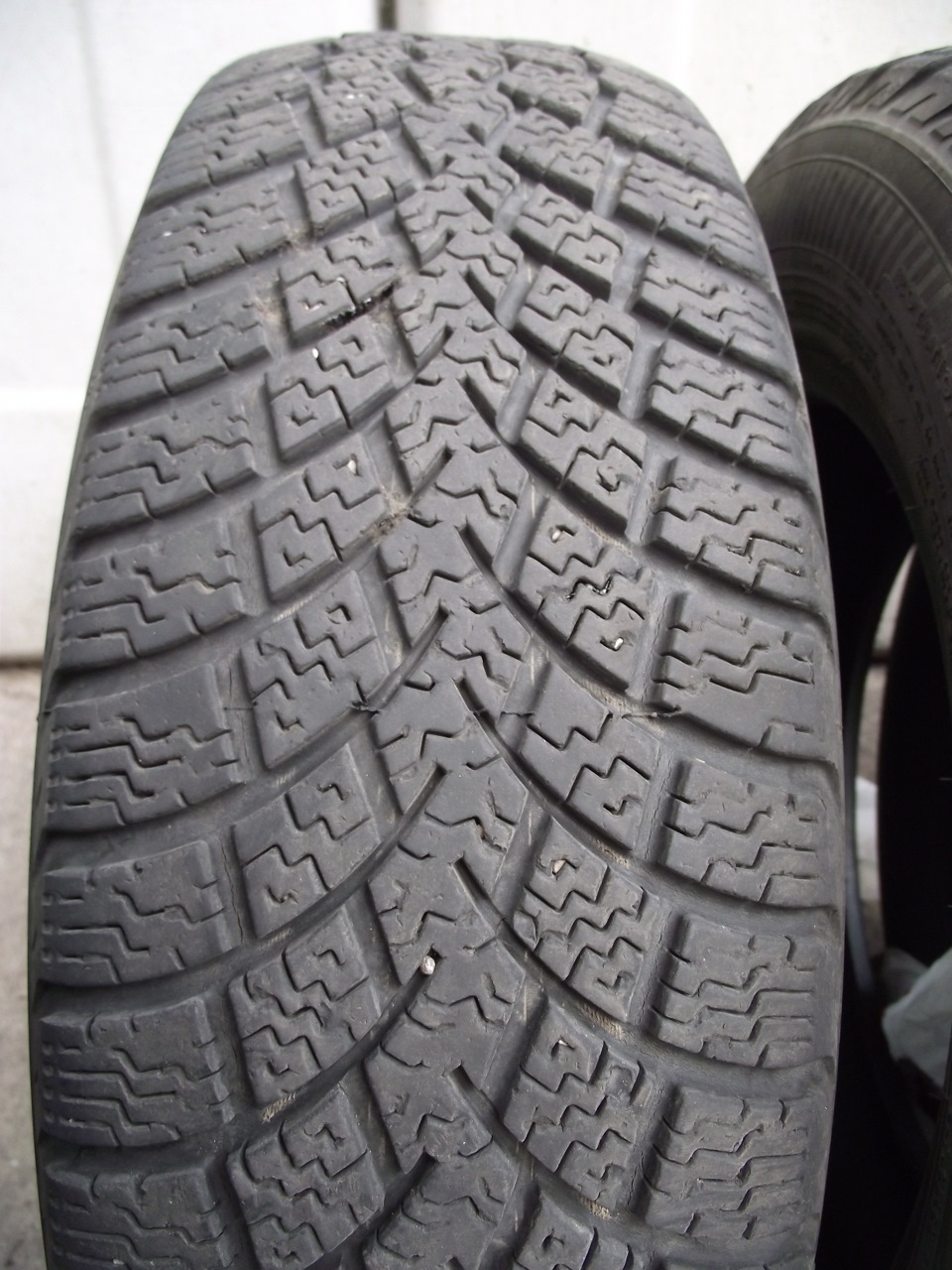 Продам зимову гуму 165/70 R14 5