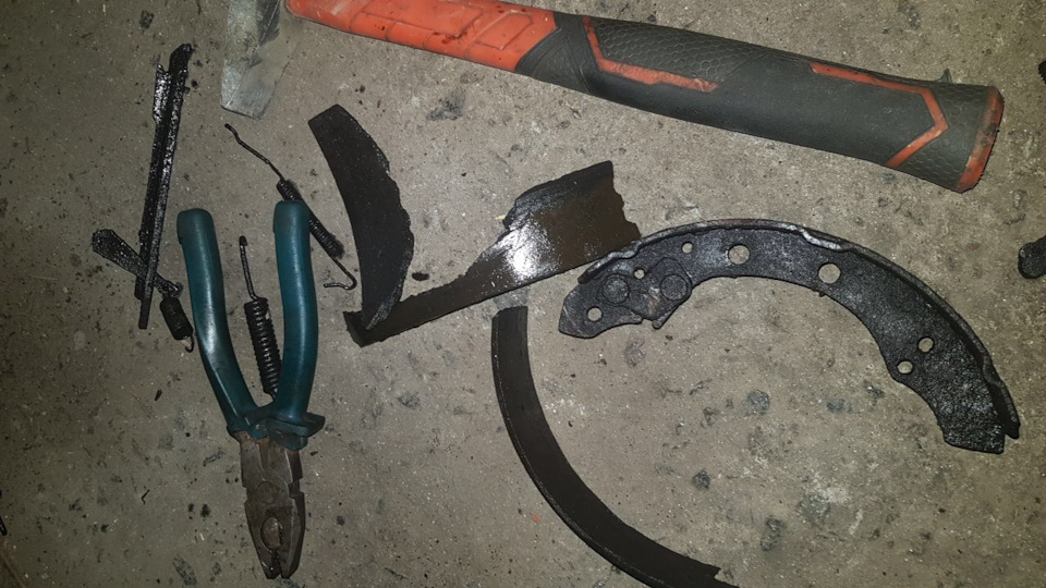 Задні гальмівні колодки і двигуна 4