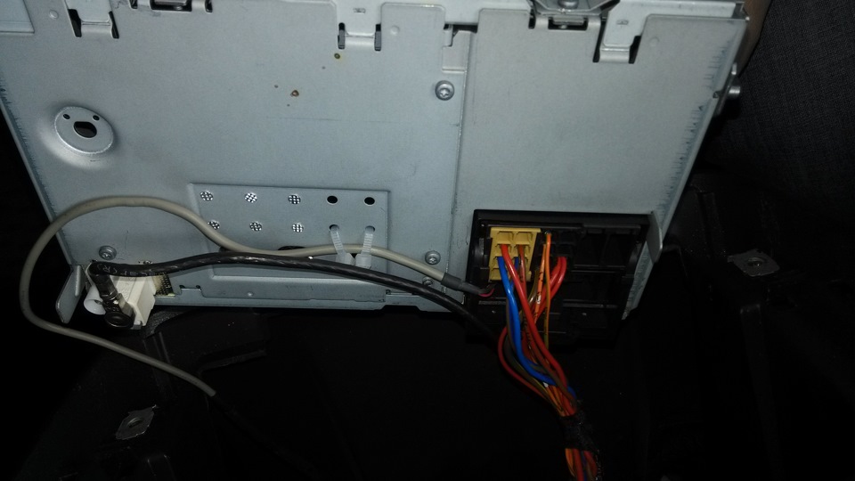 Установка AUX + Herz ESK 165.5 5