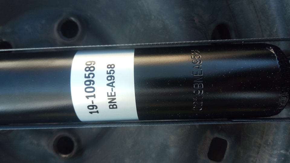 Амортизатори задні BILSTEIN старі та нові 2